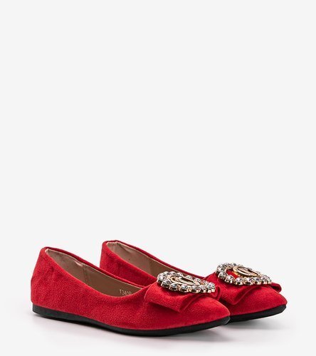 Piros csattal díszített balerina cipők